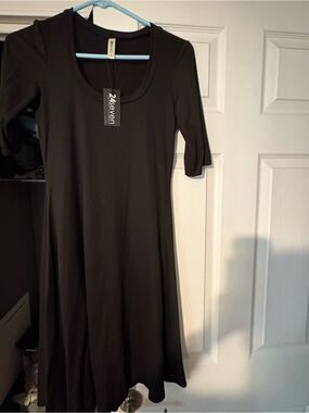 2•Seven Black Scoop-Neck Midi Dress